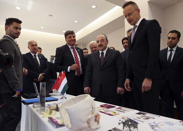 Foto - Macar bakandan yerli otomobil TOGG'a tam not