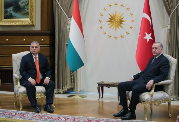 Foto - Macaristan Başbakanı Türkiye'ye teslim etti! O kare güne damga vurdu