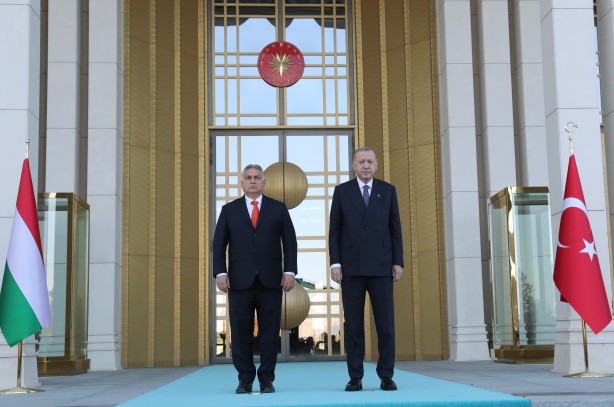 Foto - Macaristan Başbakanı Türkiye'ye teslim etti! O kare güne damga vurdu