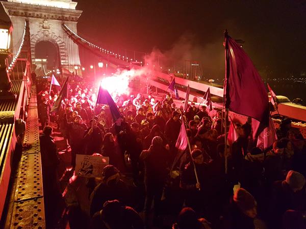 Foto - Macaristan'da binler sokağa döküldü! 
