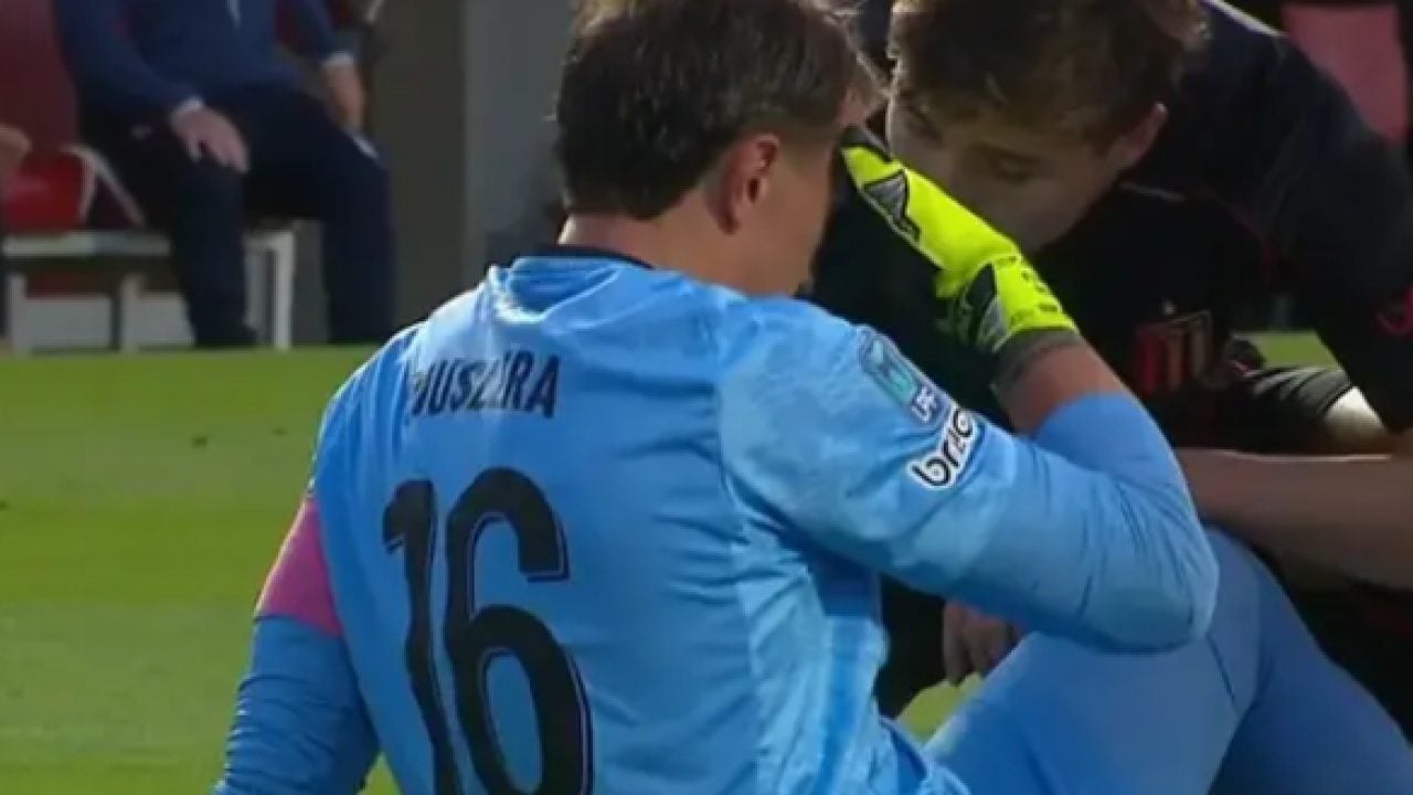 Foto - Maçın 9. dakikasında kendini yere bıraktı: Bir anda başı dönen Muslera korkuttu