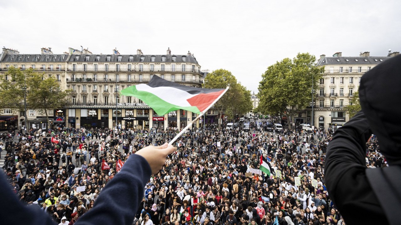 Foto - Macron karşıtı gösterilerde çok sayıda gözaltı! Alın size Avrupa’nın demokrasisi CHP’liler