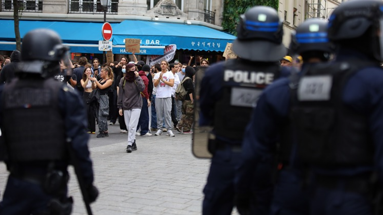 Foto - Macron karşıtı gösterilerde çok sayıda gözaltı! Alın size Avrupa’nın demokrasisi CHP’liler