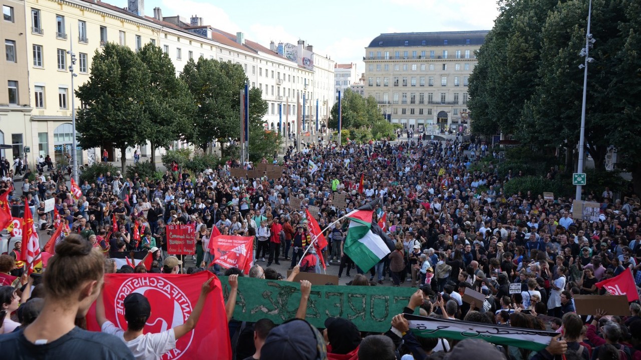 Foto - Macron karşıtı gösterilerde çok sayıda gözaltı! Alın size Avrupa’nın demokrasisi CHP’liler