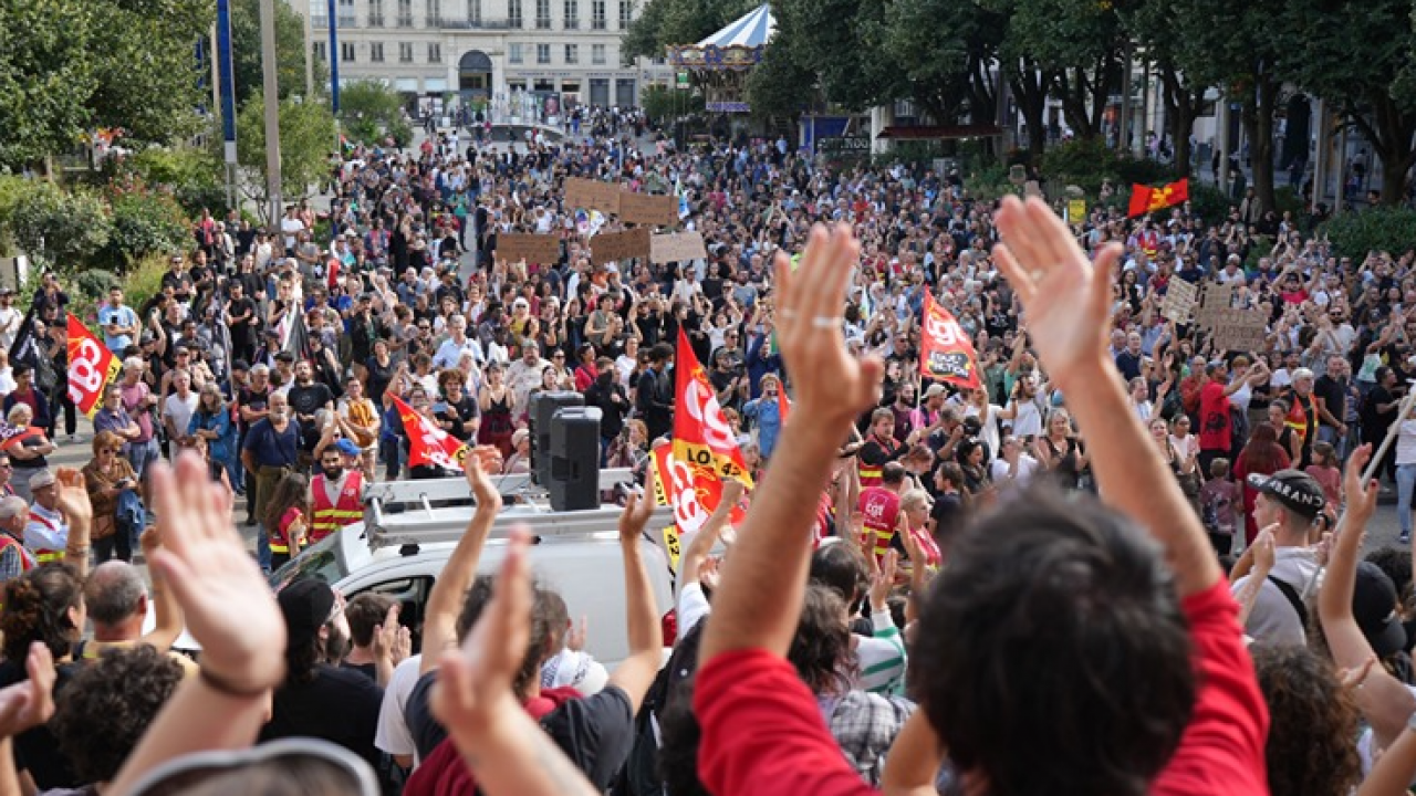 Foto - Macron karşıtı gösterilerde çok sayıda gözaltı! Alın size Avrupa’nın demokrasisi CHP’liler