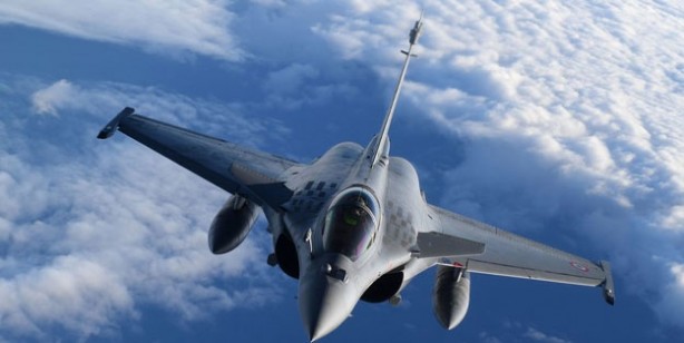 Macron, Ukrayna'ya savaş uçağı gönderilmesine sıcak bakıyor