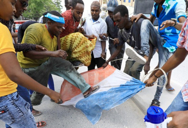 Foto - Macron'a büyük şok! Gece yarısı Fransa...