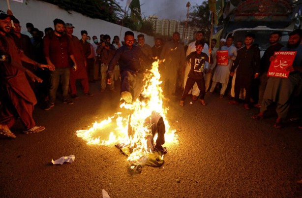 Foto - Macron'a büyük şok! Gece yarısı Fransa...
