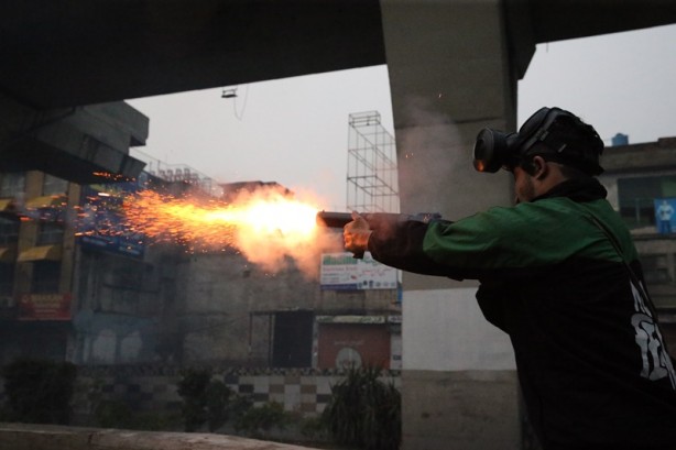Foto - Macron'a karşı bir ülke daha ayaklandı!