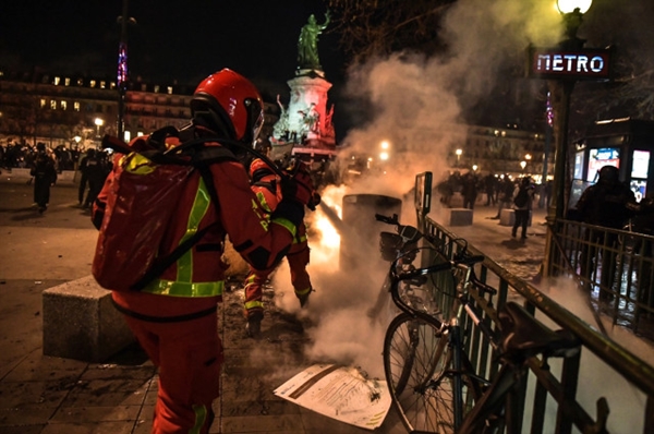 Foto - Macron'un başı dertte... Milyonlarca kişi yarın sokaklara inecek!
