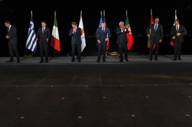 Macron'un istediği olmadı! Türkiye'ye saldırganlığı o iki ülke engelledi