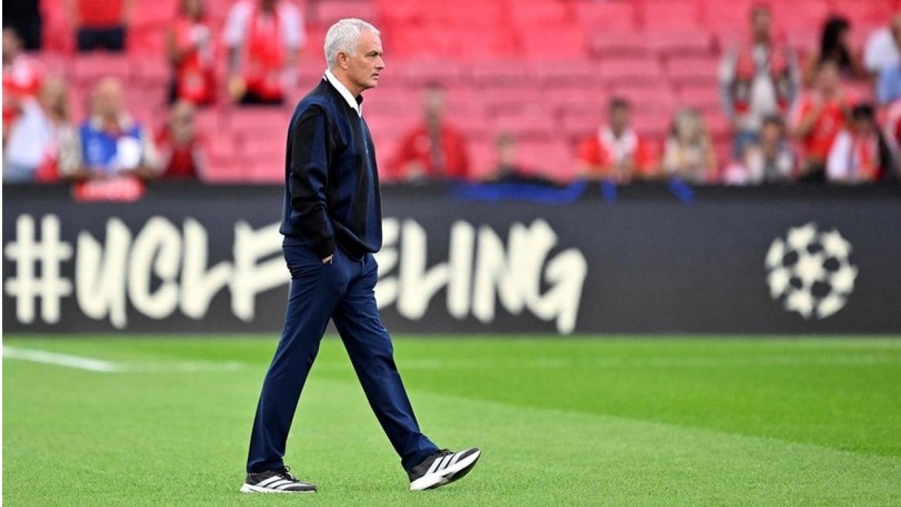 Foto - Maçtan daha fazla onu konuşanlar var! Mourinho'nun giydiği kazak gündem oldu