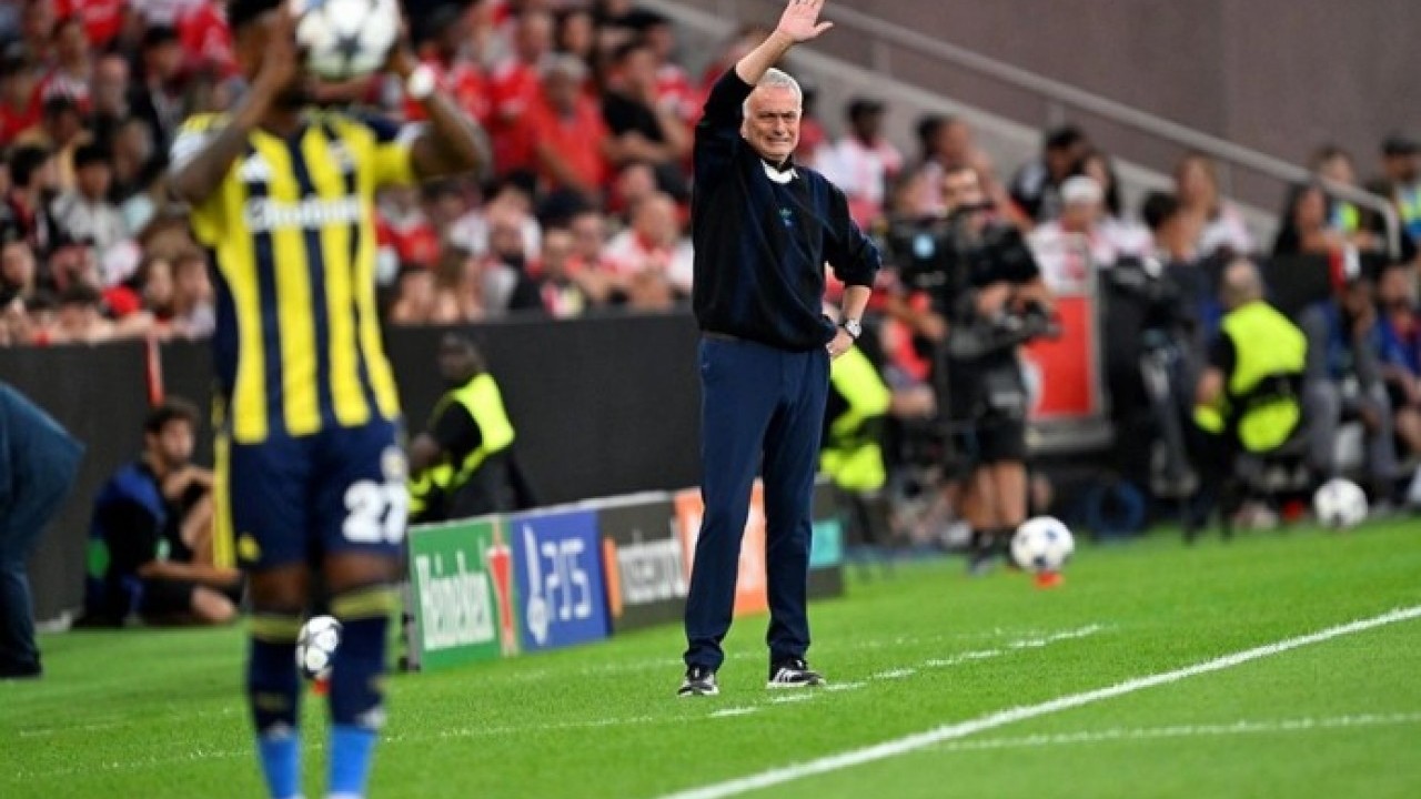 Foto - Maçtan daha fazla onu konuşanlar var! Mourinho'nun giydiği kazak gündem oldu