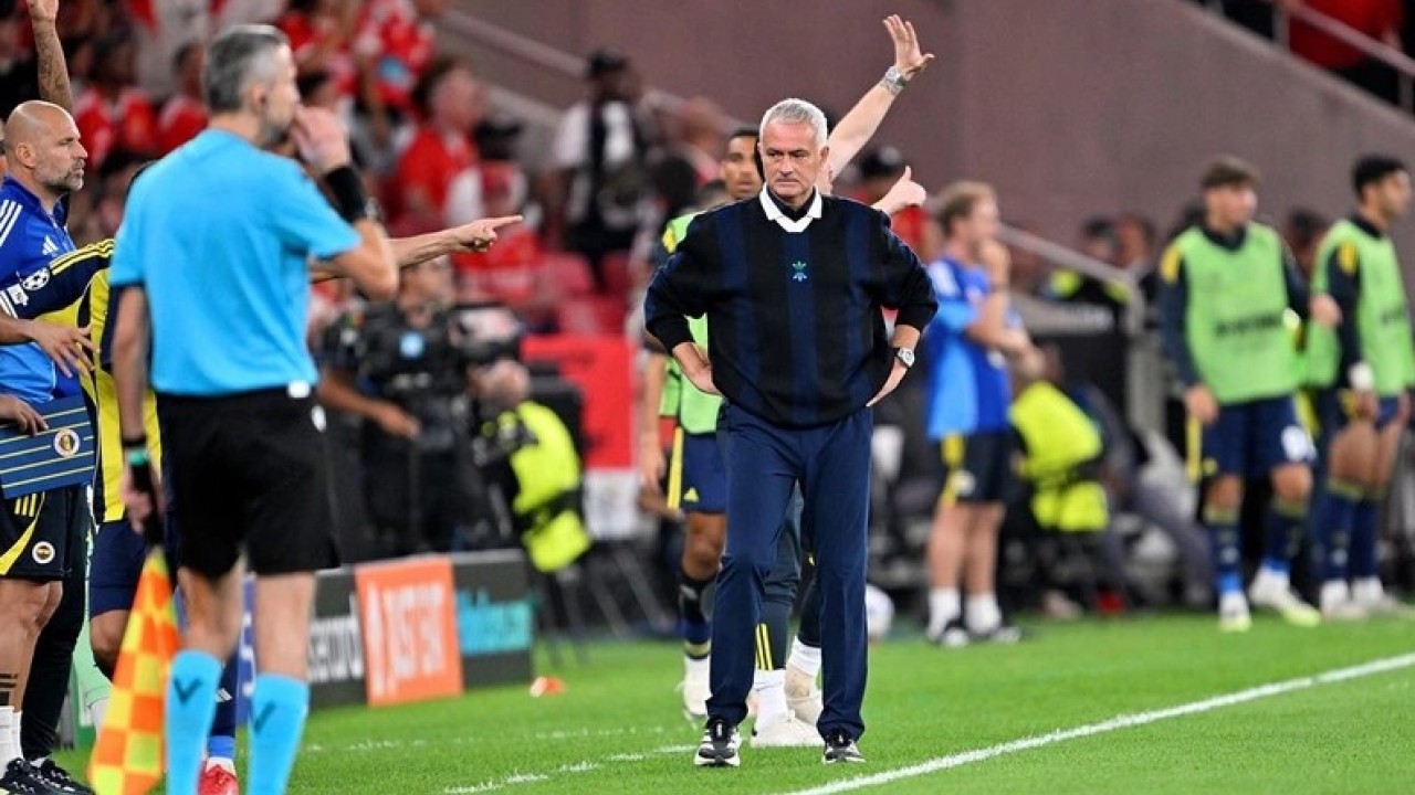 Foto - Maçtan daha fazla onu konuşanlar var! Mourinho'nun giydiği kazak gündem oldu