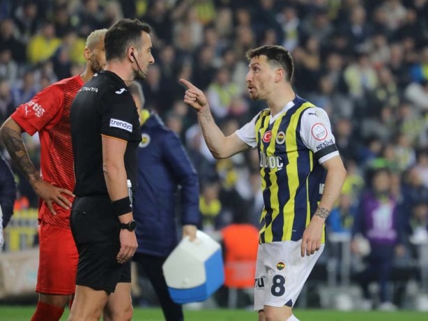 Foto - Maçtan sonra affetmedi: Haddini aşma, biraz kafan çalışsın! Biz seninle ne yapacağız böyle