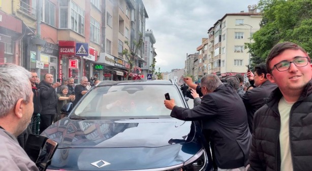 Foto - ‘Made in USA’ yazsaydı böyle olmazdı! CHP’den TOGG’u beğenen halka hakaret!