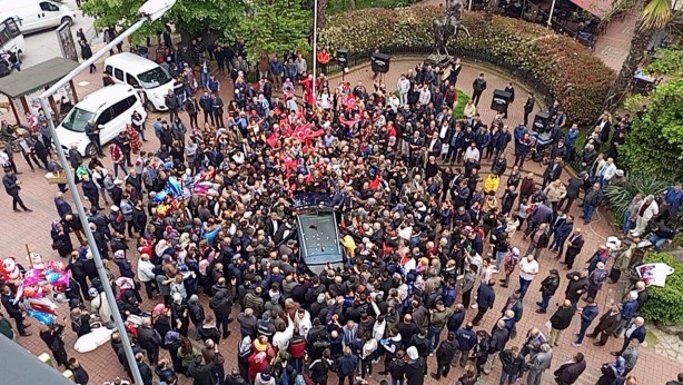 Foto - ‘Made in USA’ yazsaydı böyle olmazdı! CHP’den TOGG’u beğenen halka hakaret!