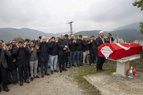 Maden işçisi Remzi Özçelik son yolculuğuna uğurlandı