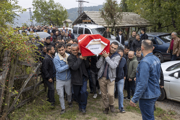 Foto - Maden işçisi Remzi Özçelik son yolculuğuna uğurlandı