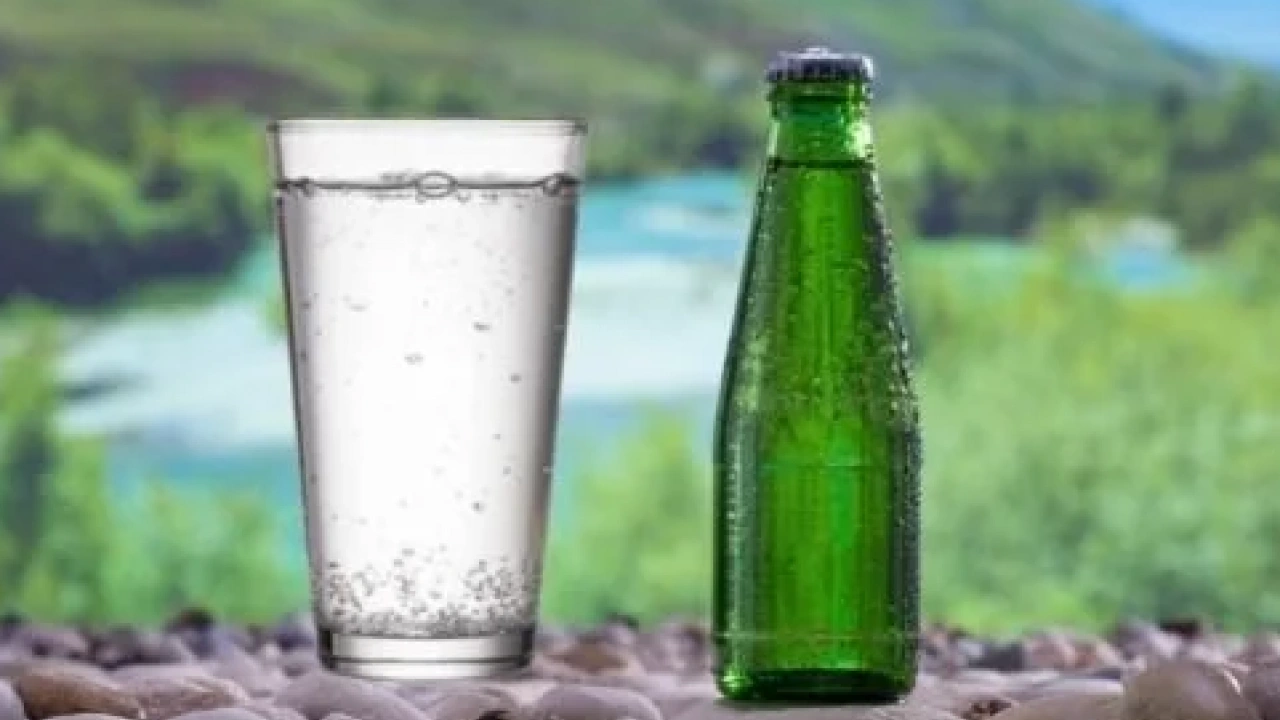 Maden suyu hem saça hem cilde faydalı! Say say bitmeyecek özelliklerini mutlaka öğrenmelisiniz...