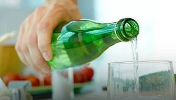 Maden suyu içerken sakın bu hatayı yapmayın! Bu şekilde tüketildiğinde bakın ne oluyormuş! Eyvah ki ne eyvah