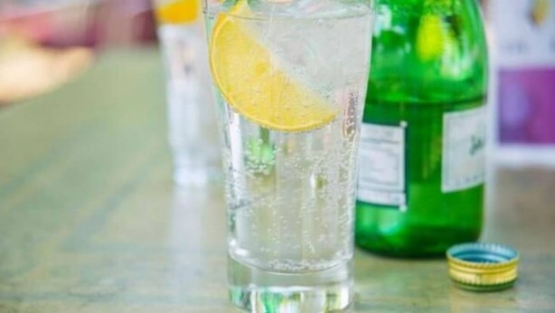 Foto - Maden suyu içerken sakın bu hatayı yapmayın! Bu şekilde tüketildiğinde bakın ne oluyormuş! Eyvah ki ne eyvah