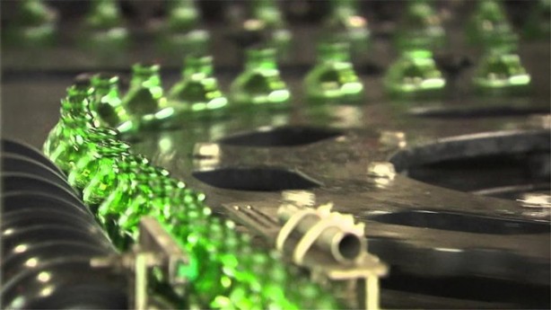 Foto - Maden suyunu bardakta içmeyin!