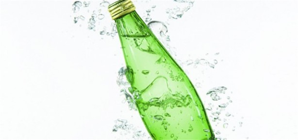 Foto - Maden suyunu bardakta içmeyin!