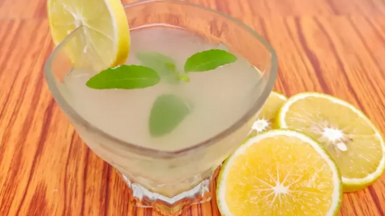 Foto - Maden suyunu böyle içmek gerekiyormuş! Mideyi rahatlatıyor resmen… Yanma hissini söküp atıyor