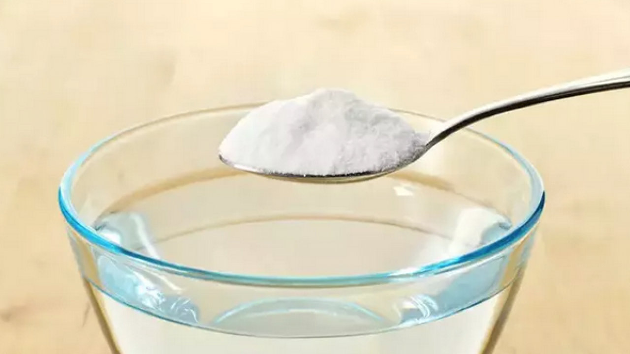 Foto - Maden suyunu böyle içmek gerekiyormuş! Mideyi rahatlatıyor resmen… Yanma hissini söküp atıyor