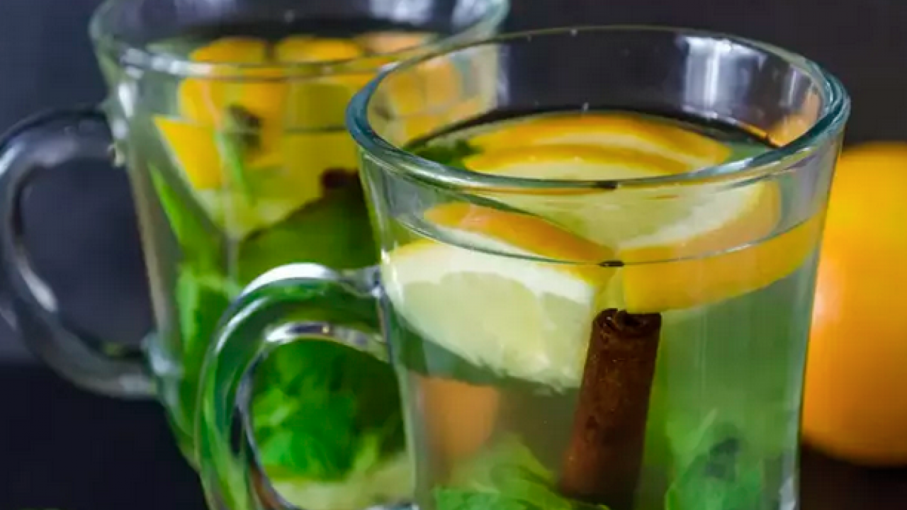 Foto - Maden suyunu böyle içmek gerekiyormuş! Mideyi rahatlatıyor resmen… Yanma hissini söküp atıyor