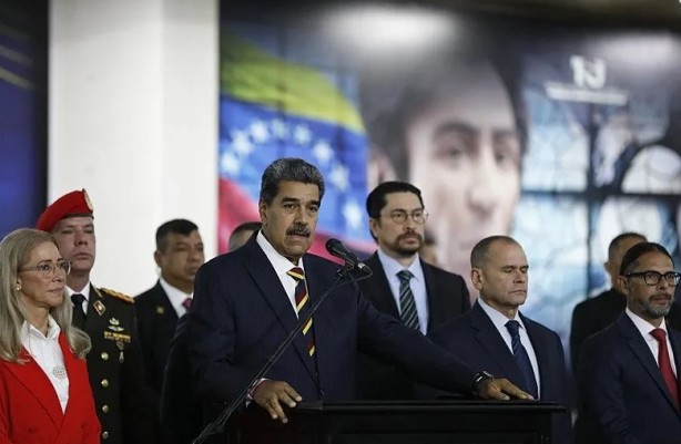 Foto - Maduro’dan sevgi seli! Bakın Türk heyetini nasıl karşıladı