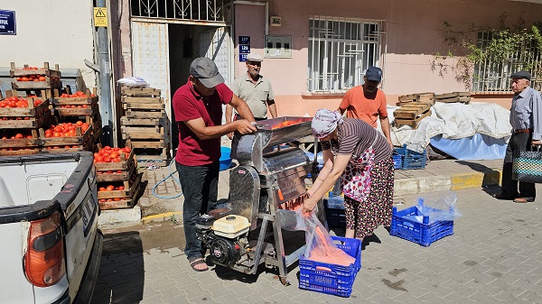 Foto - Mahalle mahalle dolaşıyor! 'Alo salça' hattı açıldı