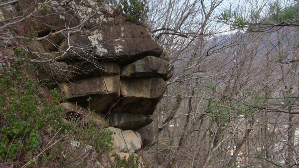 Foto - Mahalle sakinleri diken üstünde! Yağmur yağdıkça yürekleri ağızlarına geliyor
