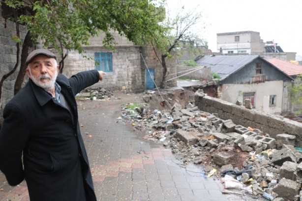 Mahalle yolundaki çöküntü tedirginlik oluşturdu