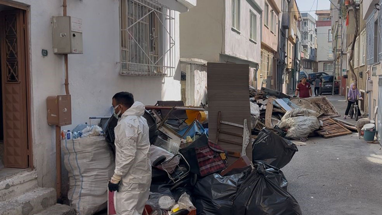 Foto - Mahalleli isyan etti! Bakın bu evden kaç kamyon çöp çıktı