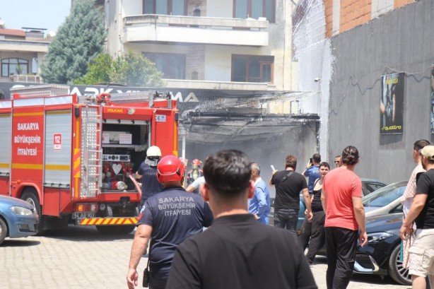 Foto - Mahalleli korkudan sokağa döküldü