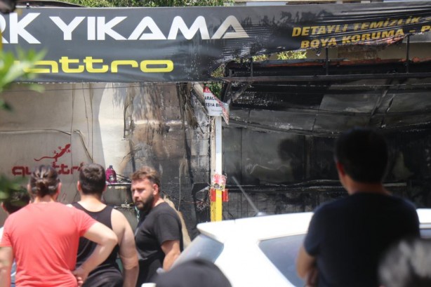 Foto - Mahalleli korkudan sokağa döküldü