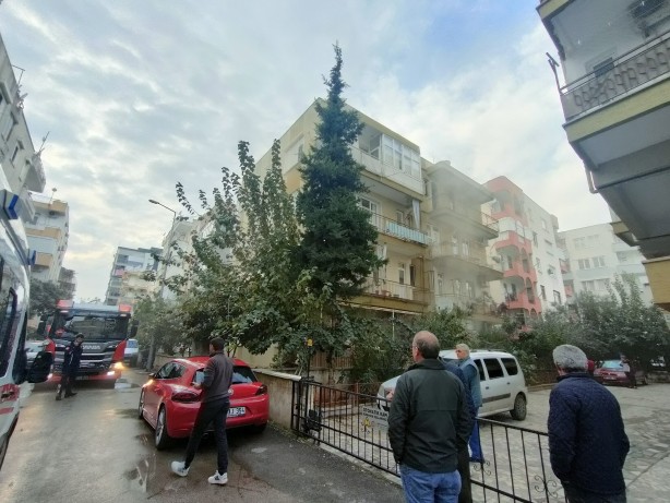 Foto - Mahalleliyi isyan ettiren komşu! Evini yakıyor itfaiyeyi sokağa topluyor