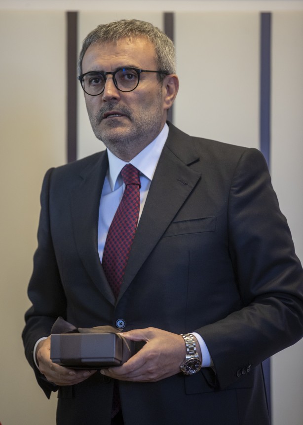 Foto - Mahir Ünal görevini devretti! Özlem Zengin'den anlamlı hediye