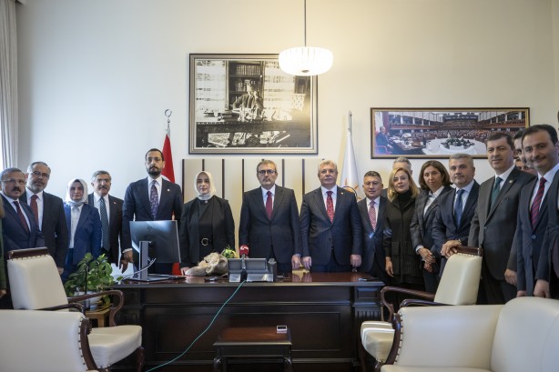 Foto - Mahir Ünal görevini devretti! Özlem Zengin'den anlamlı hediye