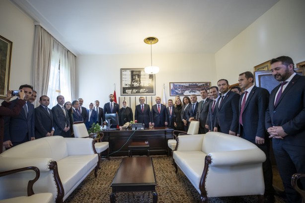 Foto - Mahir Ünal görevini devretti! Özlem Zengin'den anlamlı hediye