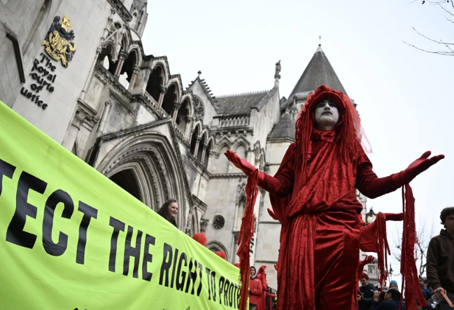Foto - Mahkemeye böyle geldi! Görenler şaştı kaldı