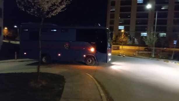 Foto - Mahkum yatağını ateşe verdi, 12 kişi karbonmonoksit gazından zehirlendi