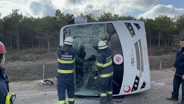 Foto - Mahkumları taşıyan cezaevi otobüsü devrildi: Yaralılar var