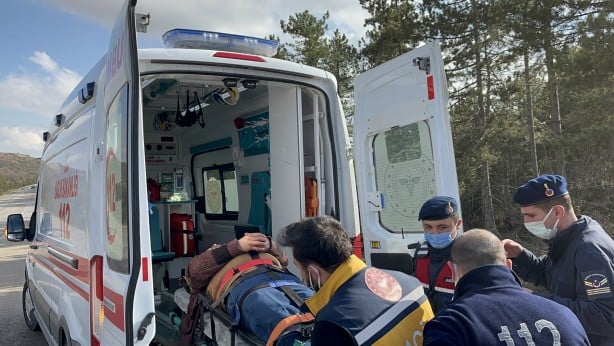 Foto - Mahkumları taşıyan cezaevi otobüsü devrildi: Yaralılar var