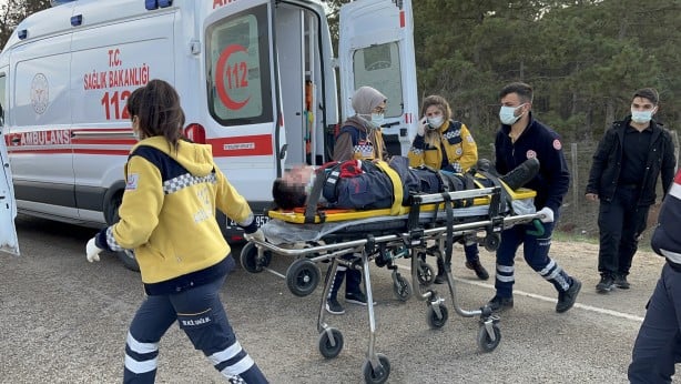 Foto - Mahkumları taşıyan cezaevi otobüsü devrildi: Yaralılar var