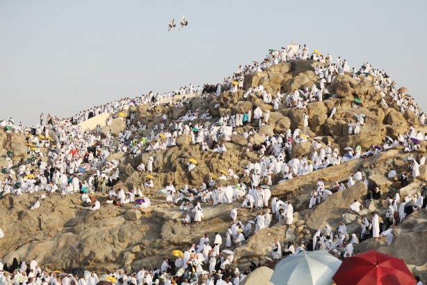 Mahşer provası... Milyonlarca hacı adayı Arafat'ta