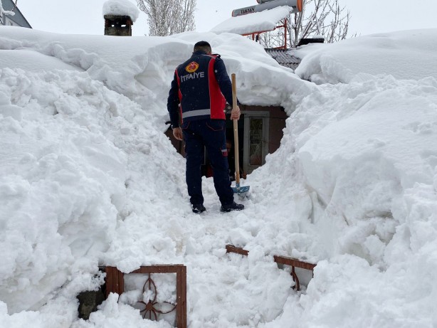 Foto - Mahsur kalan aile için seferber oldular