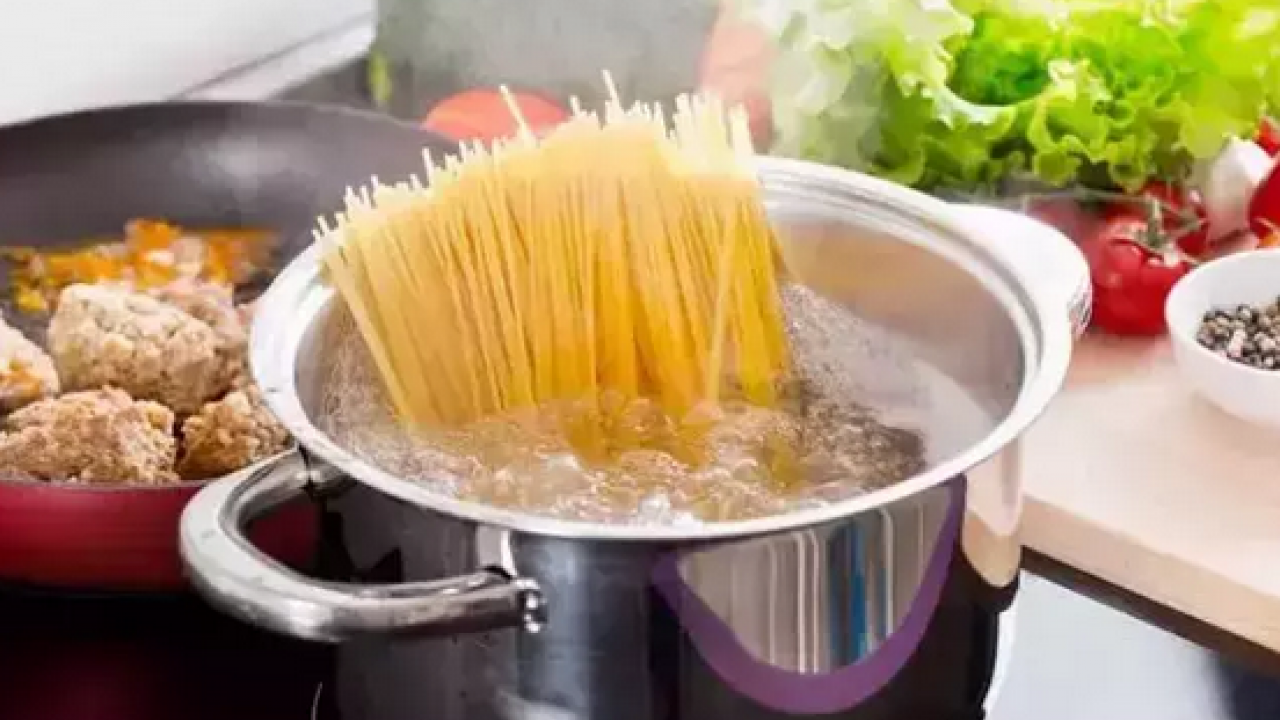 Foto - Makarnayı yıllardır yanlış tüketiyormuşuz! Lezzetini 10'a katlıyor: